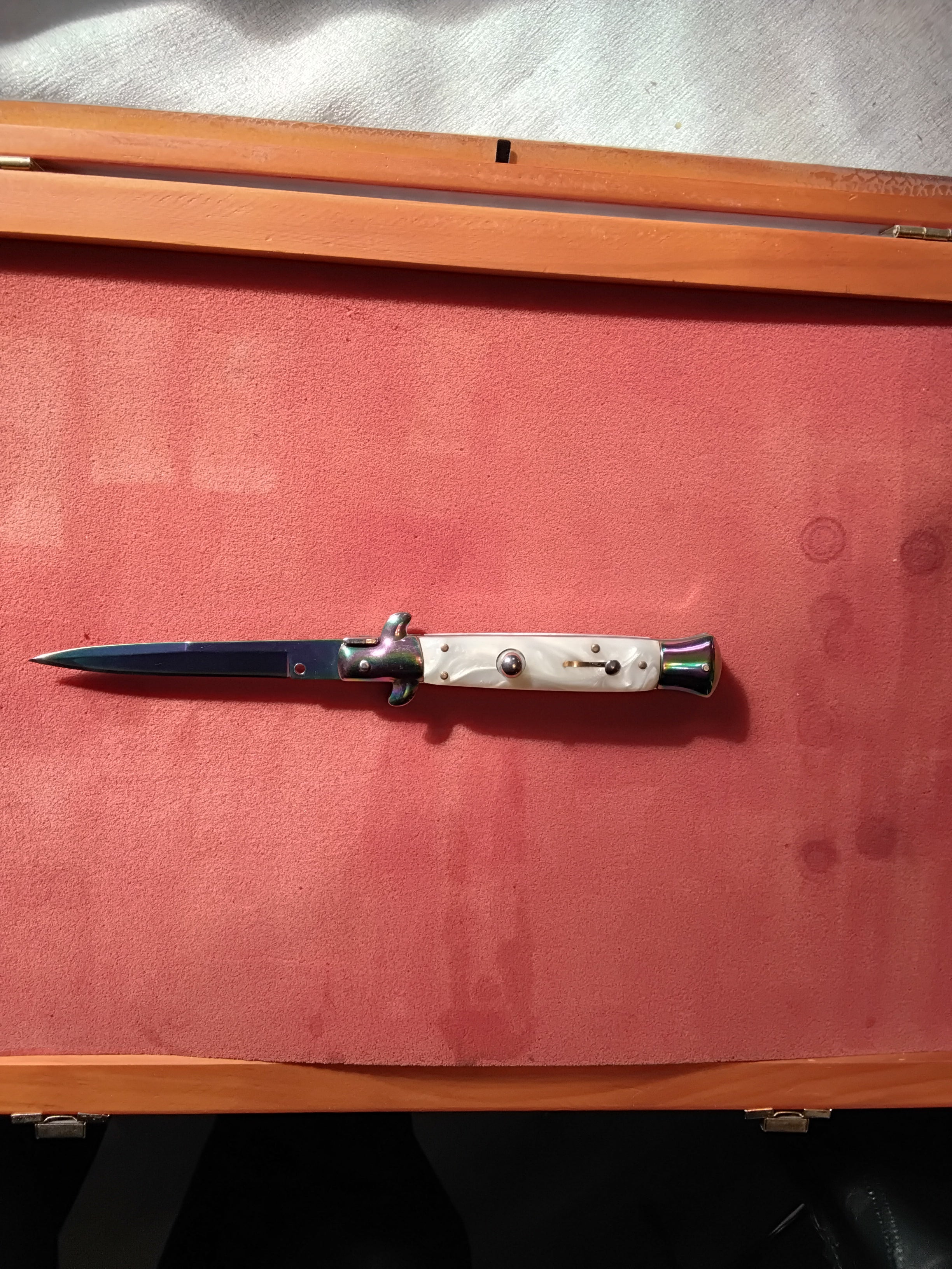 Pearl Handle